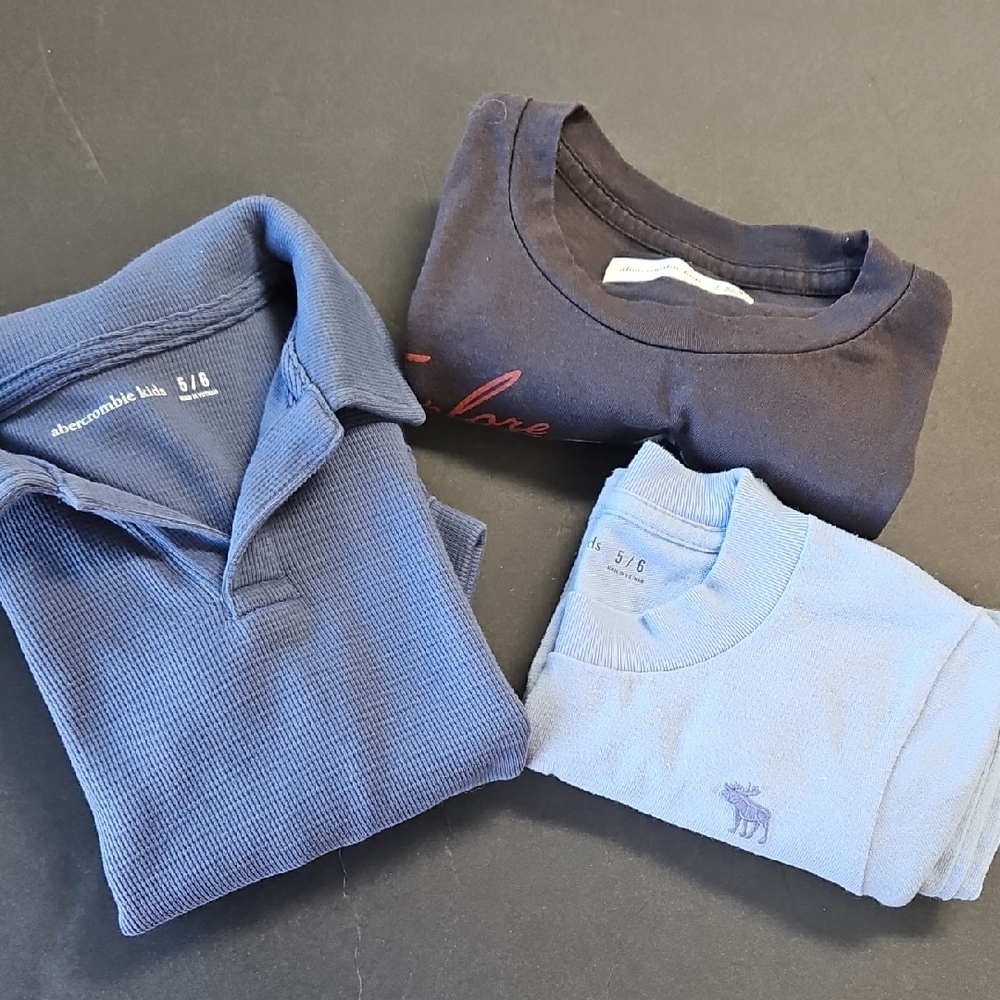 Abercrombie Kids Blue Polo Shirt, + 2 Tshirts. Size 5/6.  All 3 For 10$